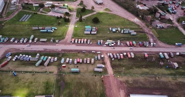 Recrudece la protesta de los transportistas: piden al Gobierno la «urgente» apertura de una mesa de diálogo para evitar un paro nacional