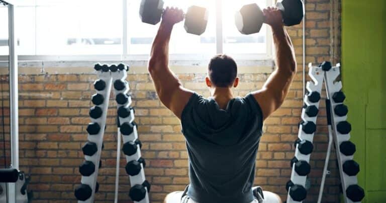 Un experto en fuerza revela el entrenamiento de 5 minutos para hombros y agarre: «100 repeticiones en total»