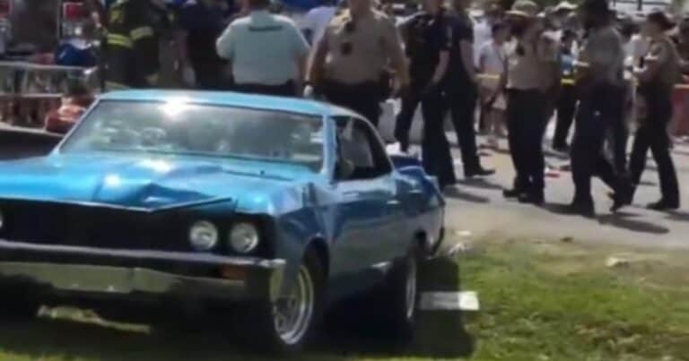 Caos en un desfile en Estados Unidos: al menos quince heridos cuando un auto atropelló al público