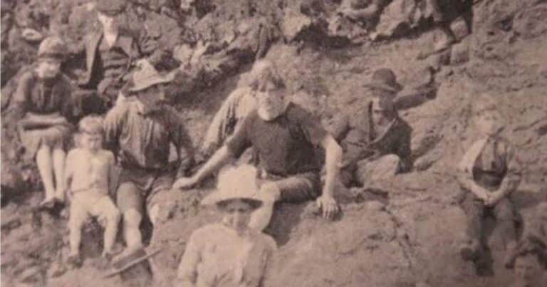 Dicen que un misterioso surfista en una foto de 1917 es un viajero en el tiempo