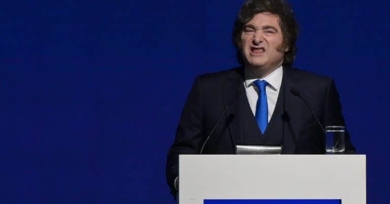 Fuertes críticas del Wall Street Journal al «cambio radical» de Milei: «Acusaciones de corrupción, problemas legales y malestar económico»