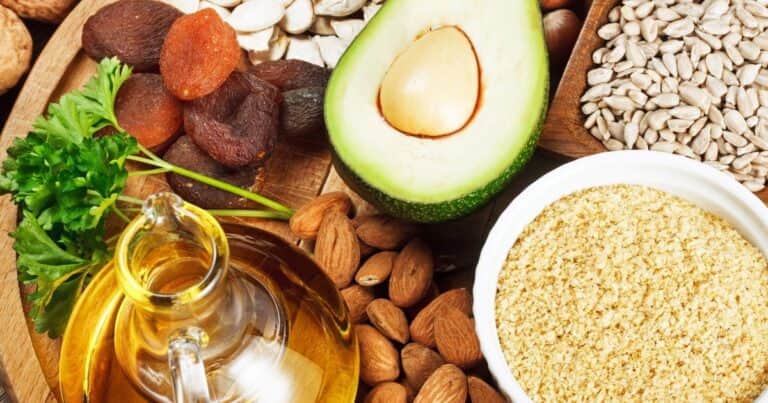 Qué vitaminas ayudan a cuidar el hígado y en qué alimentos se encuentran