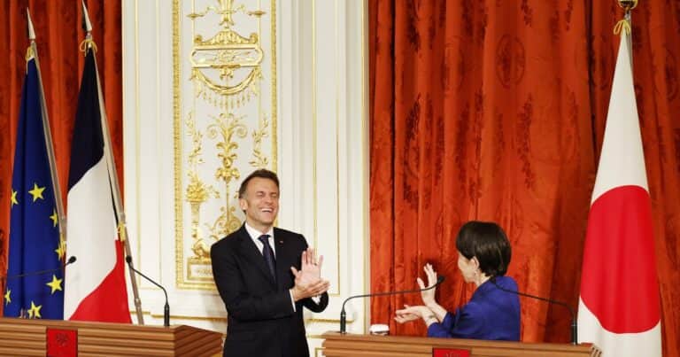A lo Dragon Ball: Macron y la primera ministra de Japón cerraron una conferencia de prensa con el Kame Hame Ha
