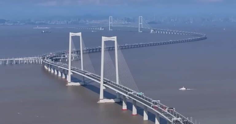 China construyó una megaestructura única que combina puentes, túnel y museo, y ya usan 86.000 autos por día