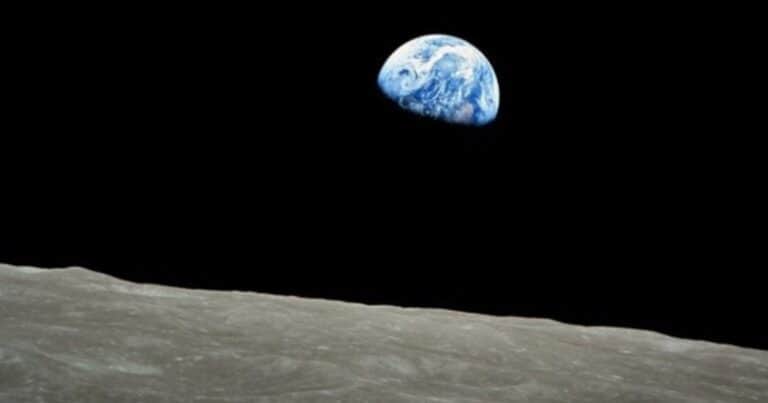 El increíble video desde la cara oculta de la luna filmado desde la Apolo 13 en 1970
