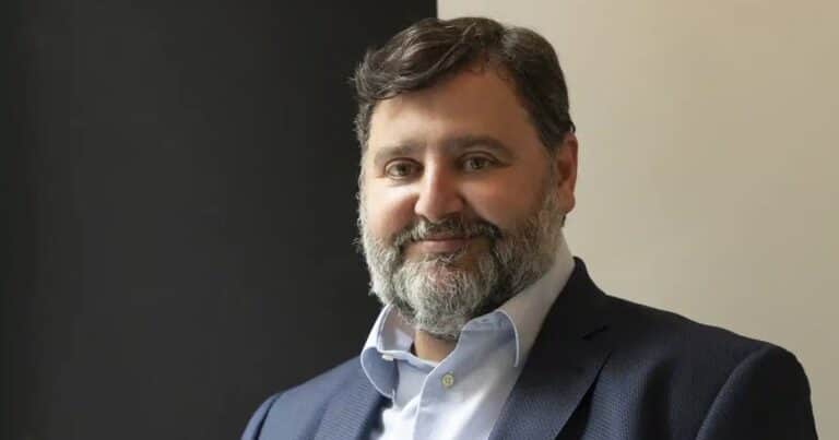 Carlos Rubio, interiorista: «El problema de pintar de blanco viene a los seis meses, especialmente si tienes mascotas o niños. Hay alternativas más inteligentes»