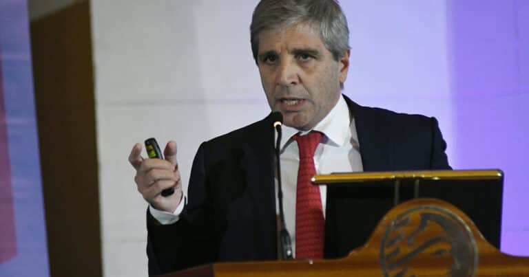 ¿Se agota la «motosierra»? El Gobierno cree que no hay margen para ajustar más el gasto y busca sumar recaudación