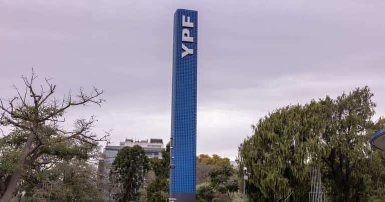 YPF rompió su propio récord: explotó el precio de su acción y la empresa ya vale más que en toda su historia