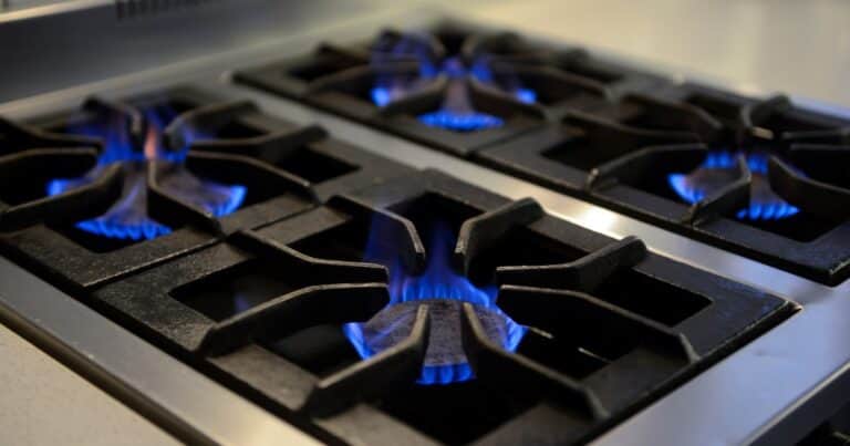 El Gobierno subsidiará el 75% del precio de las boletas de gas a 4,7 millones de usuarios en mayo por la suba del petróleo
