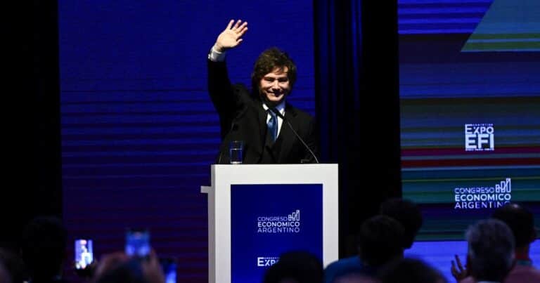 La calificadora de riesgo Fitch le mejoró la nota a la deuda argentina