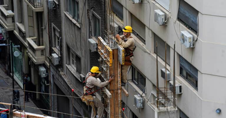La industria y la construcción repuntaron en marzo, pero hay dudas de cara a los meses próximos