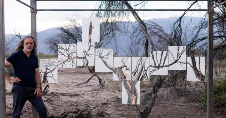 Con carbón de árboles calcinados, Otto Soria hizo una impactante obra de arte
