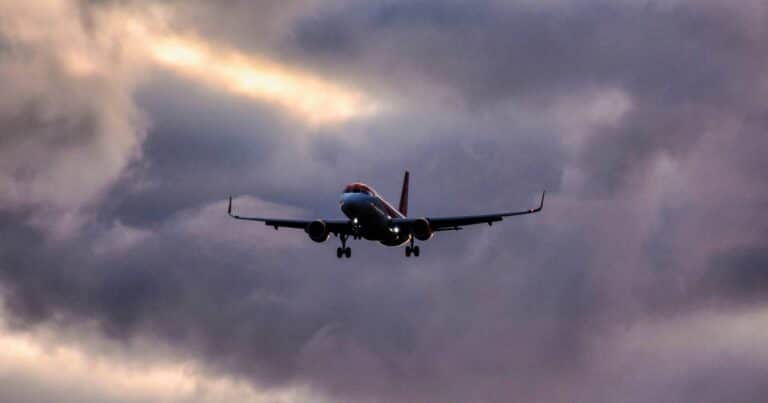 Cuáles son las rutas de vuelo más turbulentas del mundo, según un ranking especializado