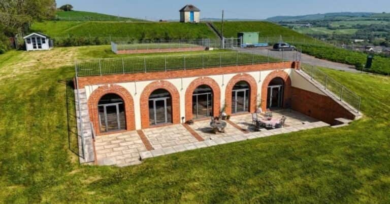 Subastan una exclusiva residencia subterránea construida dentro de un antiguo depósito de agua victoriano