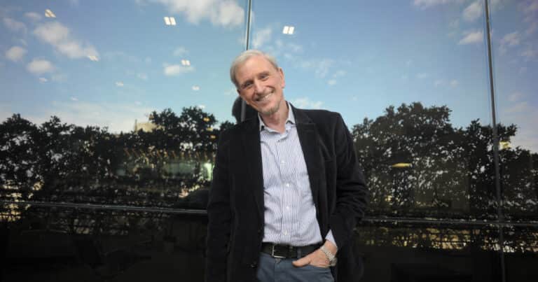 Del espejo que se rompe a la caña con ruda, Charlie López explicá por qué creemos lo que creemos