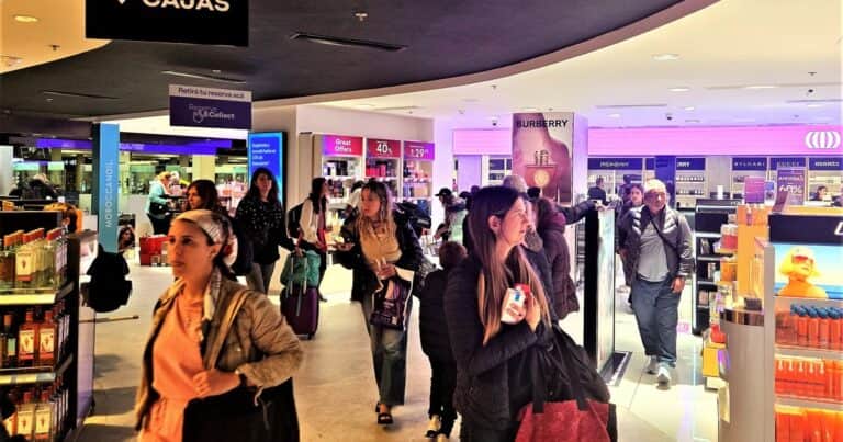 El Gobierno habilitó la instalación de free shops en pasos de frontera terrestres