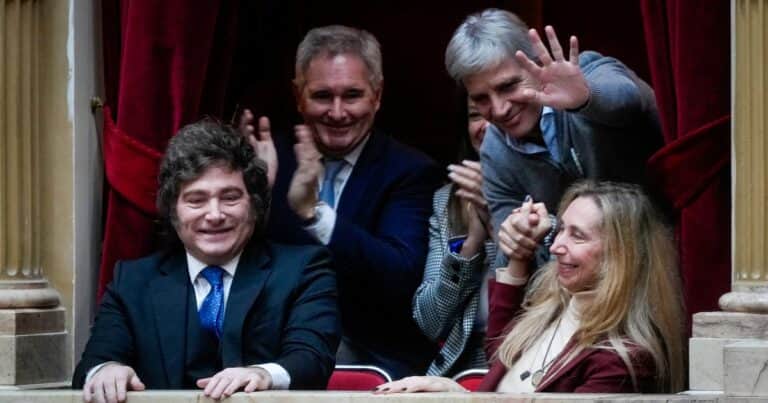 El Gobierno sumó un compre nacional al Super RIGI y apura pago clave a fondos buitre