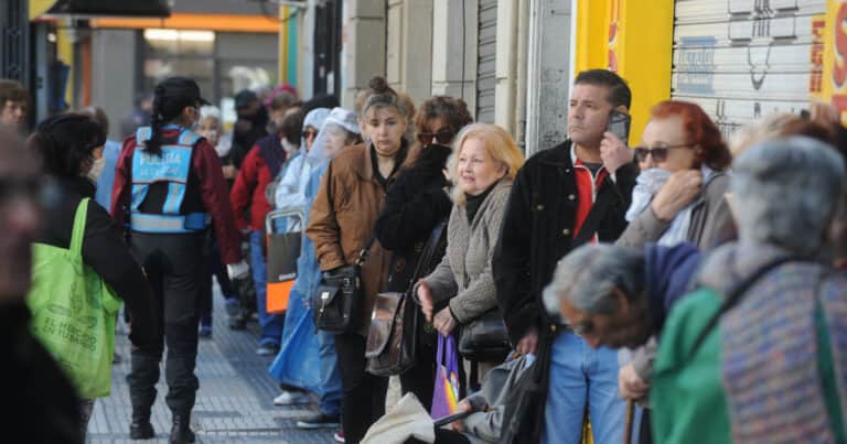 Jubilaciones, tarifas de colectivos y dólar: cómo cambian tras el dato de inflación de mayo