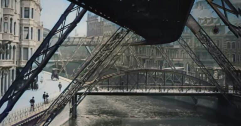 El increíble video en colores del tren volador de Alemania que funcionaba en 1902