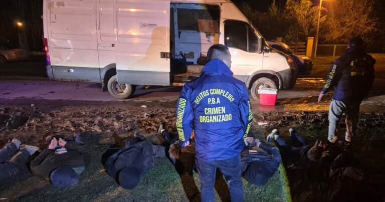 Tenía domiciliaria, pulsera electrónica, pero lideraba una banda narco desde su casa en Merlo: le encuentran drogas y armas de grueso calibre
