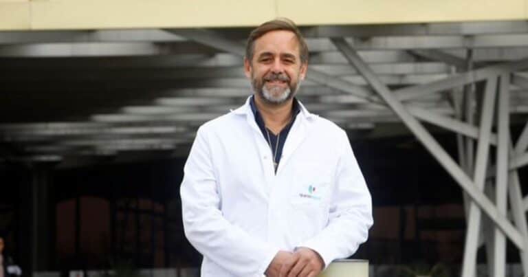 Manuel Romero, reumatólogo: «El tratamiento temprano de la artritis cambia vidas y mantiene la movilidad»