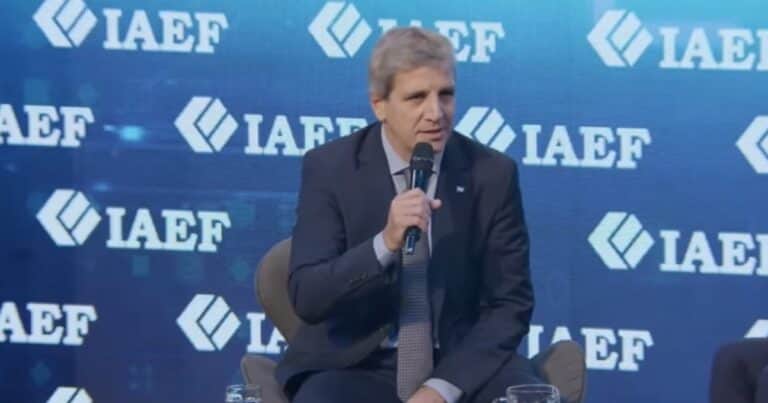 Luis Caputo dijo que el Gobierno mandará un nuevo proyecto de Inocencia Fiscal para que los ahorristas saquen los dólares del colchón