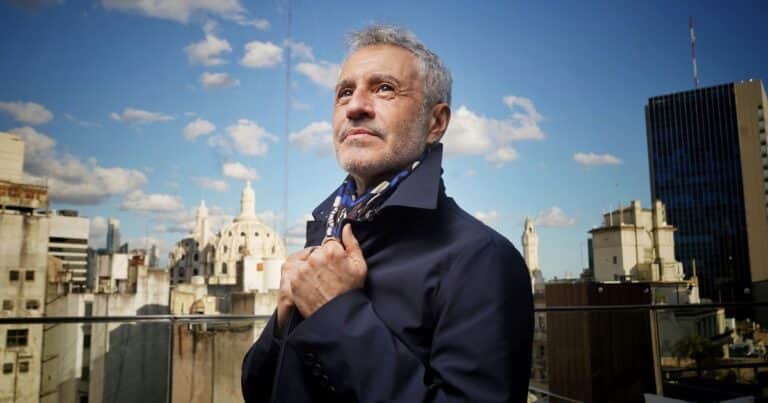 Sergio Dalma, cantante español a sus 61 años: «Me levanto a las 7 de la mañana. Desayuno un plato de fruta, pan con tomate y aceite y un café con leche»