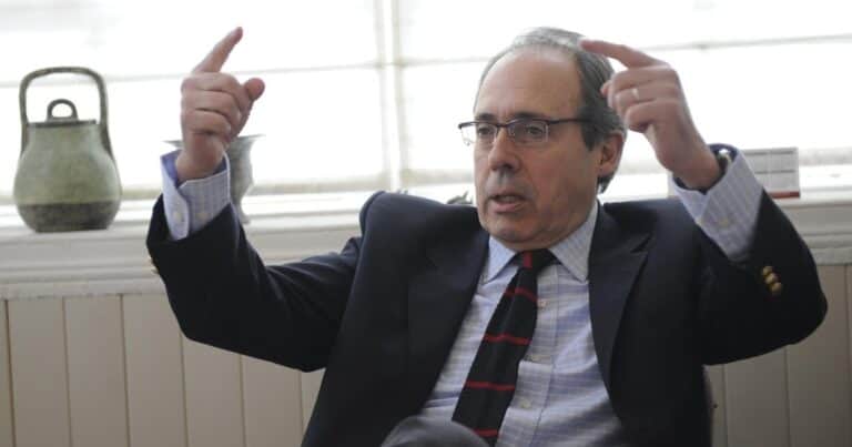 Después de 30 años restituyeron al procurador general de Santa Cruz, Eduardo Sosa