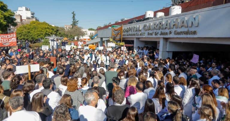 El gobierno de Kicillof afirma que pagó toda la deuda de IOMA con el Hospital Garrahan y acusa a Nación de reclamar casi 8.000 millones de pesos sin respaldo