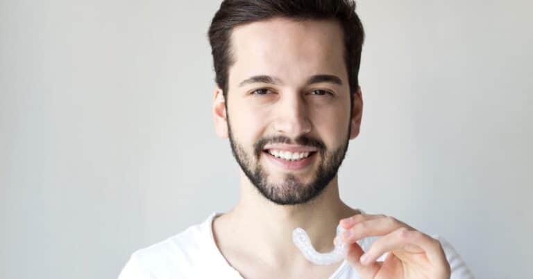 Miguel de Pedro, médico especialista en mandíbula: “El bruxismo no siempre es ansiedad o estrés; puede mostrar un desajuste más profundo”