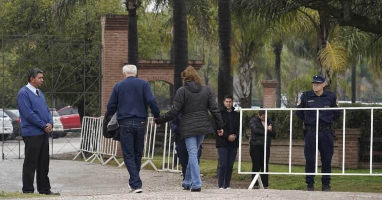 El doloroso último adiós a Agostina: su mamá estuvo en el sepelio y vuelve al hospital para internarse