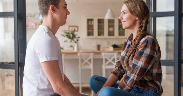 Esto no es una red flag: una psicóloga de Harvard revela una actitud en las relaciones que muchos malinterpretan