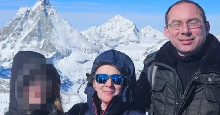 Una adolescente Therian quedó detenida por asesinar a sus padres y mandar las fotos por WhatsApp a sus compañeros de colegio