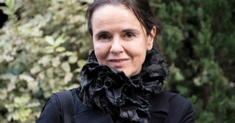 Amélie Nothomb y el oficio de volar entre los muertos