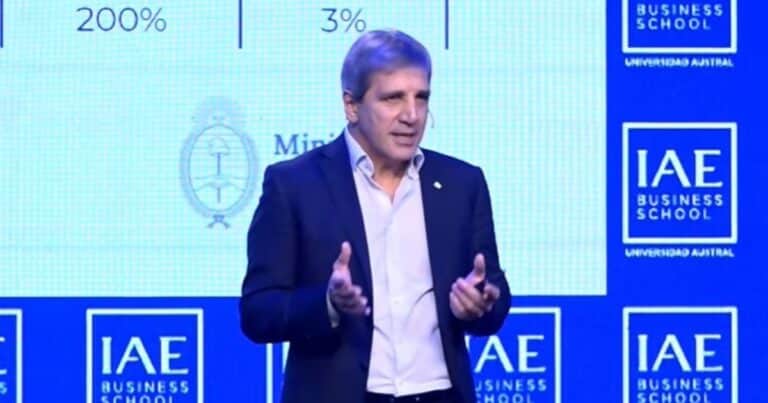 El Gobierno renovó el 120% de la deuda en pesos y brindó cobertura con un bono atado al dólar