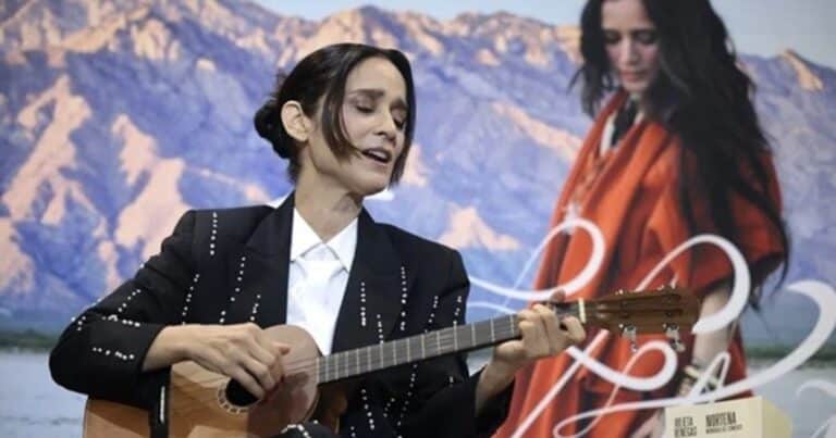 Julieta Venegas debutó como escritora: “La literatura exige más tiempo que la música”