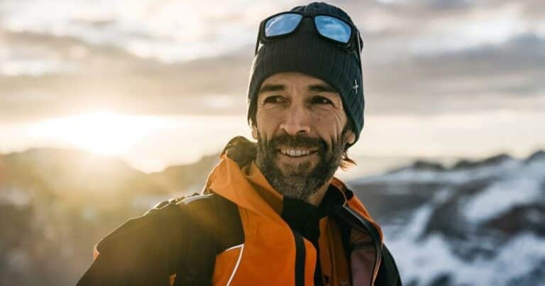 Hervé Barmasse, alpinista y guía de montaña: «Reduje mis expediciones porque contaminan demasiado y subir a la cima más alta del mundo solo para una selfie no es alpinismo; debemos preguntarnos qué es lo que realmente queremos»