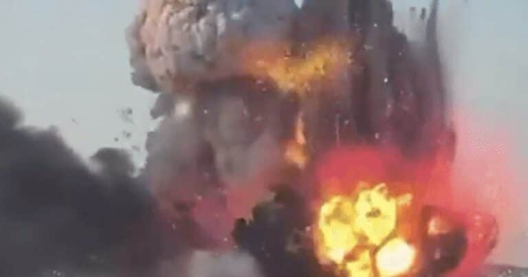 Una explosión en cadena de una fábrica de pirotecnia deja destrozos y dos heridos: «Creí que iba a morir»