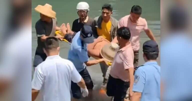 Cayó al mar y lo dieron por muerto, pero apareció a los siete días: sobrevivió flotando, comiendo cangrejos y bebiendo orina