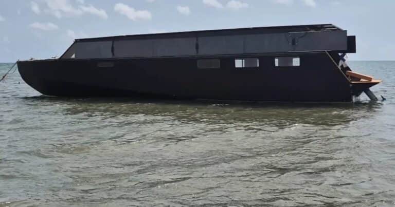 Un joven finlandés construyó un barco solar en un cobertizo y recorrió 5.000 kilómetros hasta Ibiza sin repostar una sola vez
