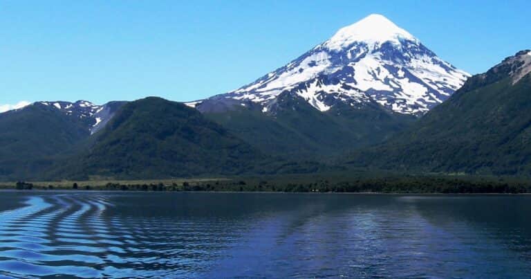 Un volcán de Chile, en alerta amarilla: qué significa y qué localidades argentinas podrían verse afectadas