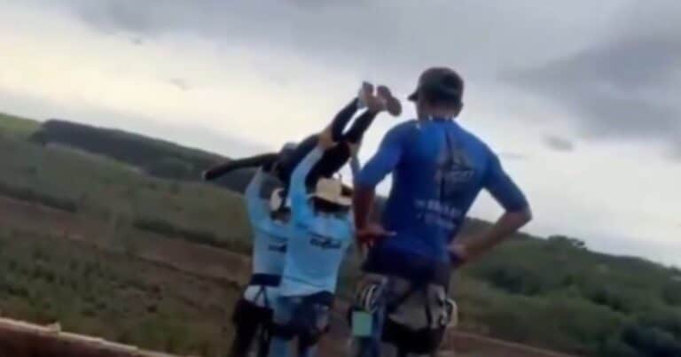 Una enfermera reveló que la joven arrojada desde un puente en Brasil seguía con vida tras la caída: “Tenía un pulso muy débil”
