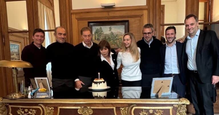 Tras las críticas, la foto: Karina Milei y Manuel Adorni celebraron junto a Patricia Bullrich su cumpleaños