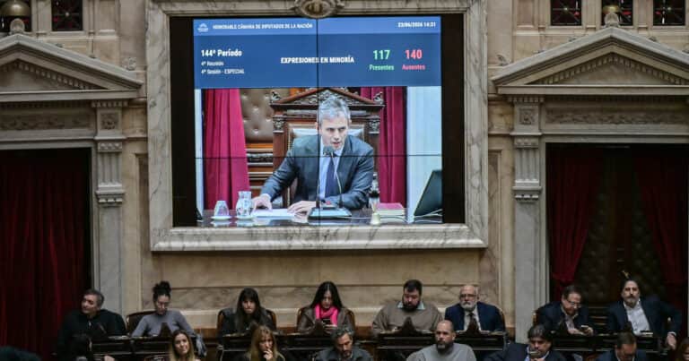 Con apoyo del PRO y la UCR, el oficialismo logró aplazar la interpelación contra Manuel Adorni