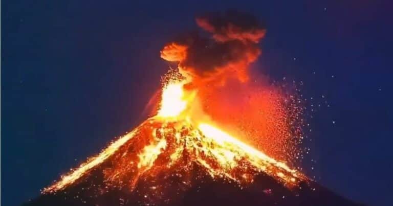 Filmaron la impresionante explosión del volcán de Fuego, con ríos de lava y ceniza