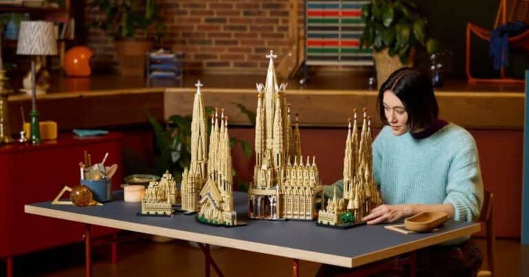LEGO lanzó una Sagrada Familia de 12.060 piezas y convirtió la obra de Gaudí en el set más grande de su historia