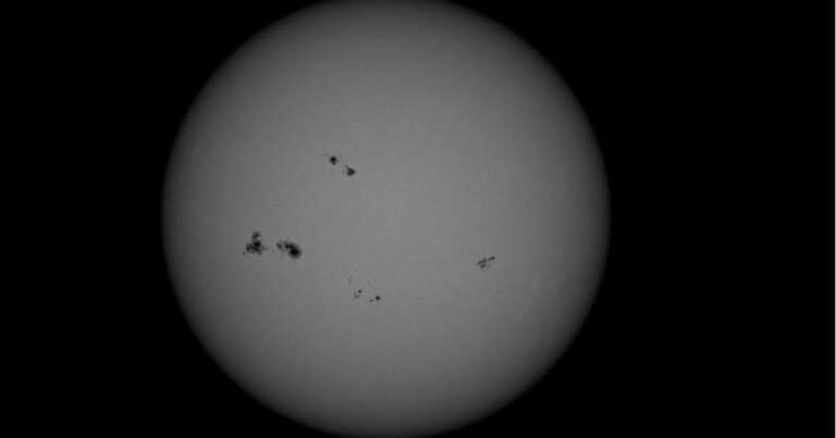 El Sol muestra enormes manchas y los científicos están preocupados