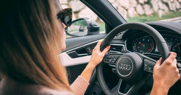 Victoria Martín, taxista: “Hay clientes que levantan la mano para pedir un taxi y cuando ven que eres mujer hacen como que no te han visto”