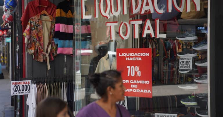 El semáforo de la economía en el primer semestre: rojo para el empleo, amarillo para la inflación y verde para el Banco Central