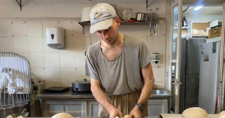 De trabajar con los hermanos Roca a reabrir la única panadería de un pueblo de 400 habitantes: “La gente entra, se queda a hablar y se va contenta con su pan”